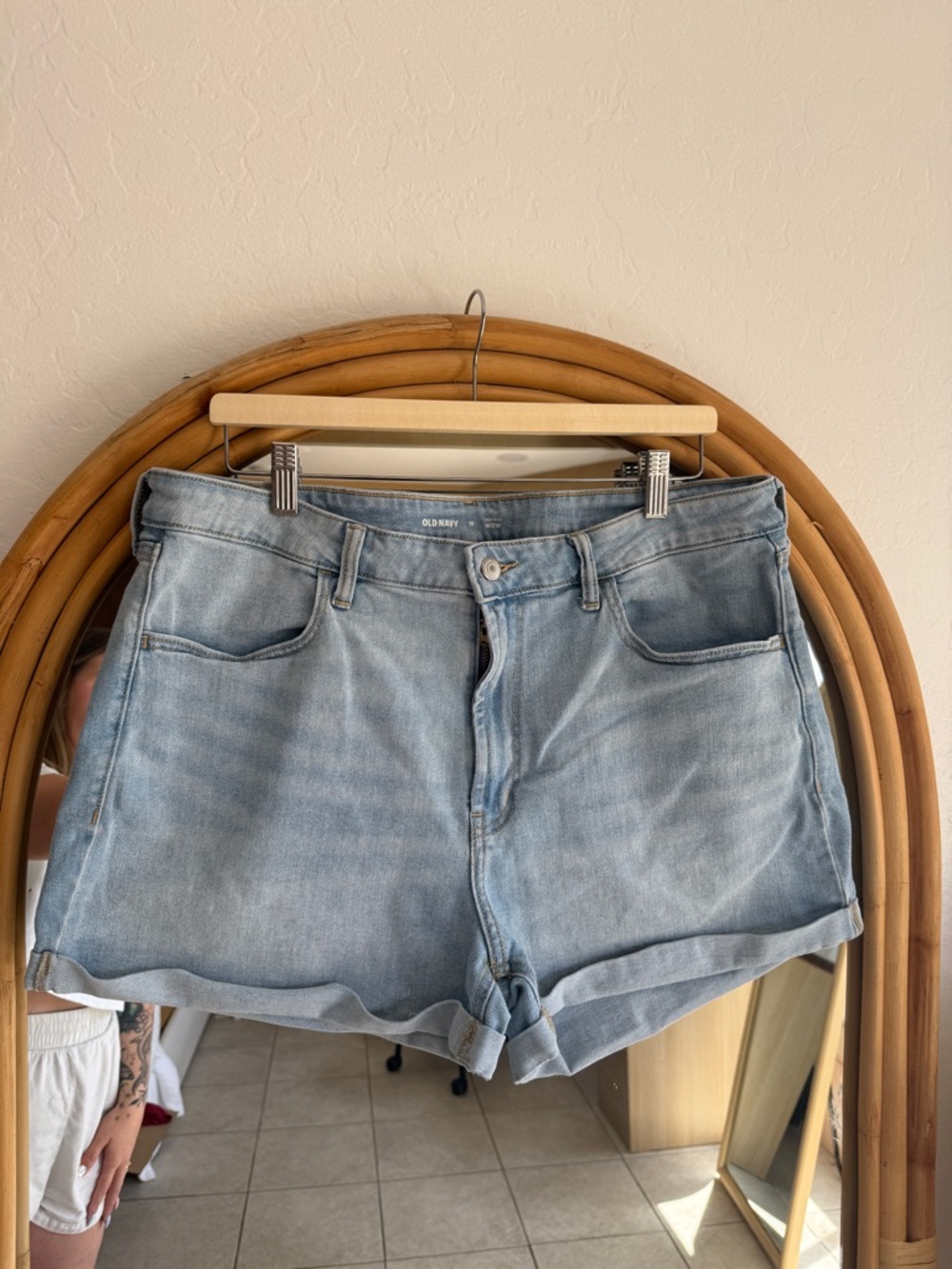 Old Navy Light Wash Denim Roll-Hem Women’s Shorts Highrise WOW Style